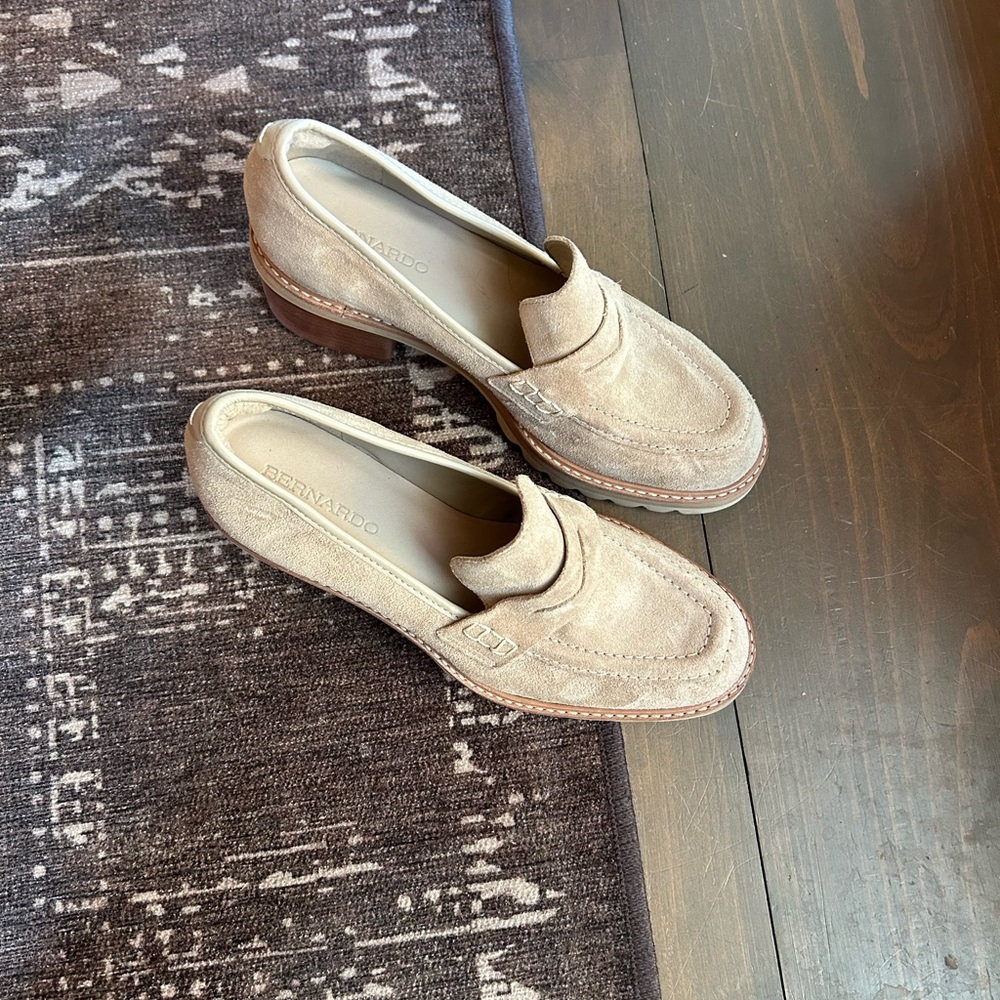 NWOT Bernardo Suede Selma Penny Loafers Size 7 - Picture 2 of 6